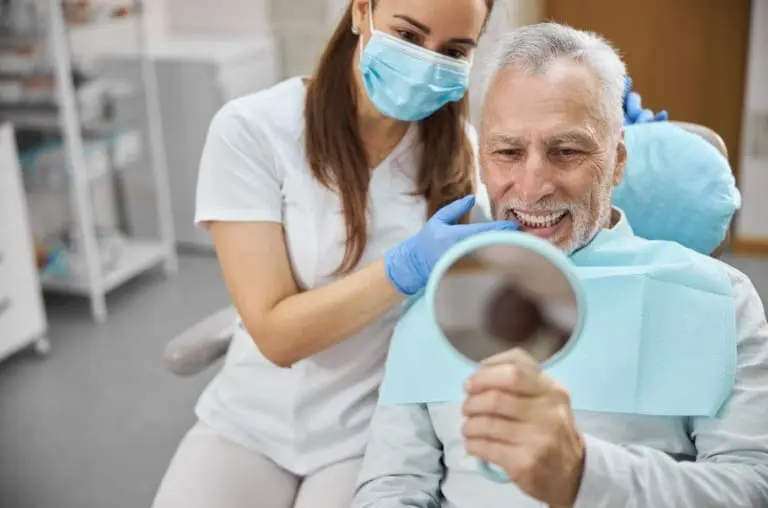 Adeus implantes? Medicamento faz dentes crescerem de novo