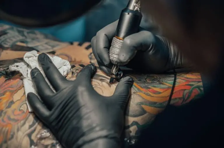 Anestesia geral e sedação para tatuagem agora são proibidas