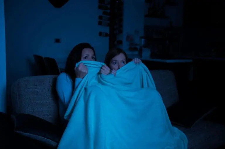Assistir a filmes de terror pode queimar calorias e aliviar dor