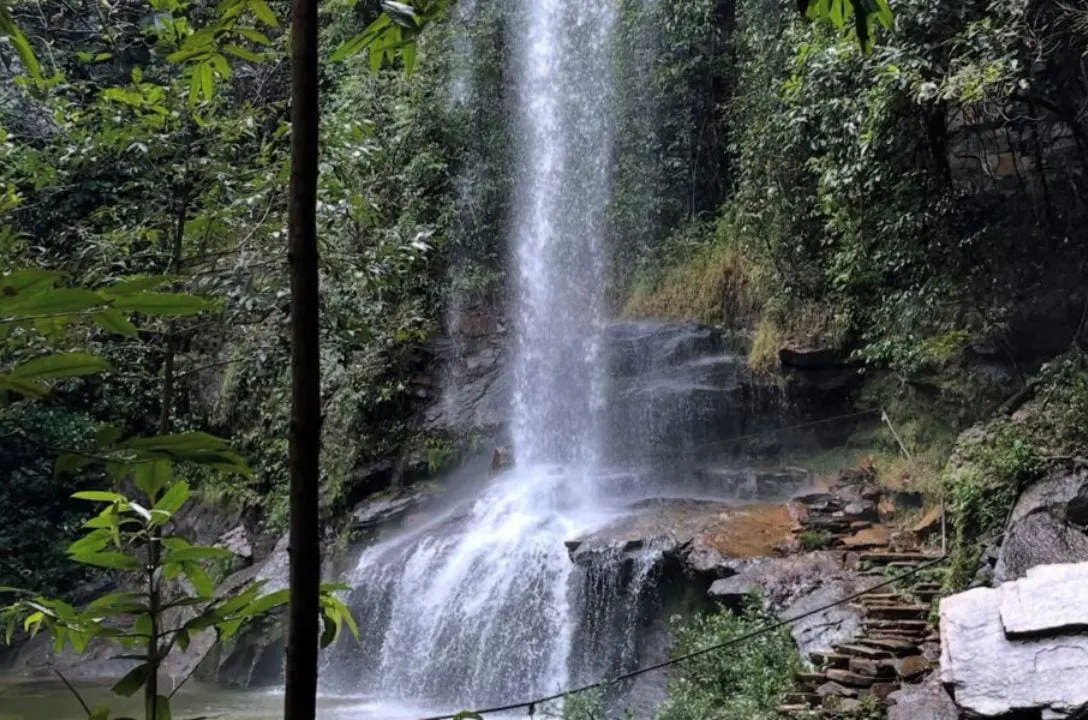 Banho de cachoeira faz bem pra saúde? E como faz!