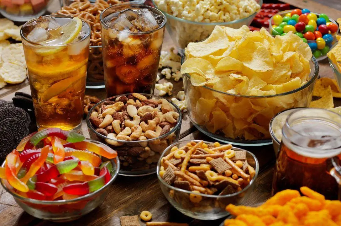 Batata frita e chocolate podem viciar tanto quanto coc4ína e c1garro, diz estudo
