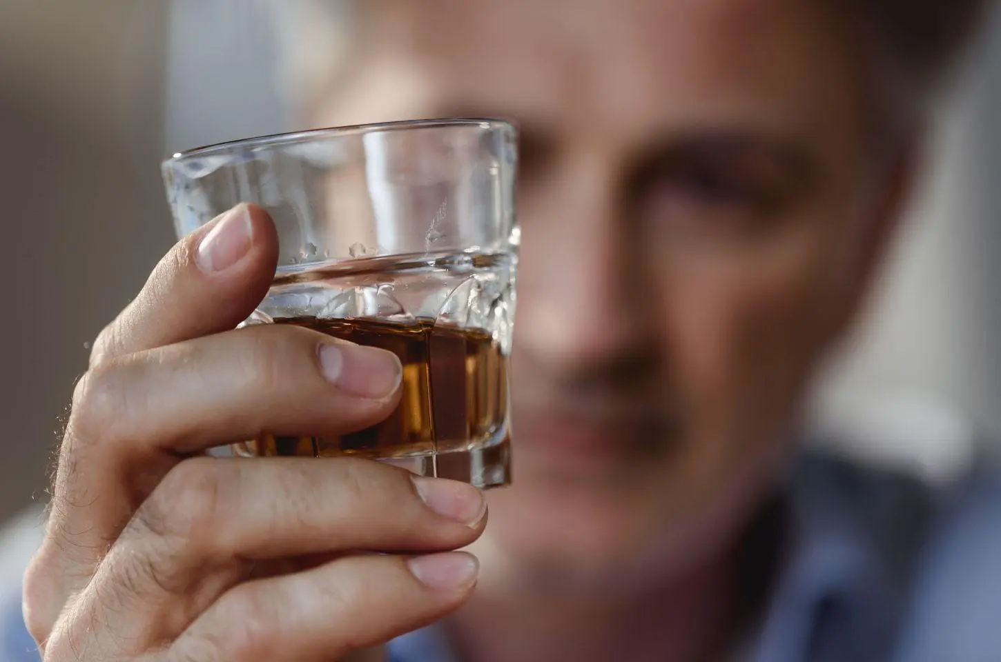 Bebidas falsas podem conter metanol, que pode causar cegueira