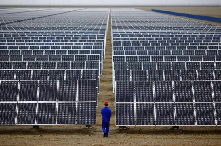 China criou a "Grande Muralha" de painéis solares no deserto