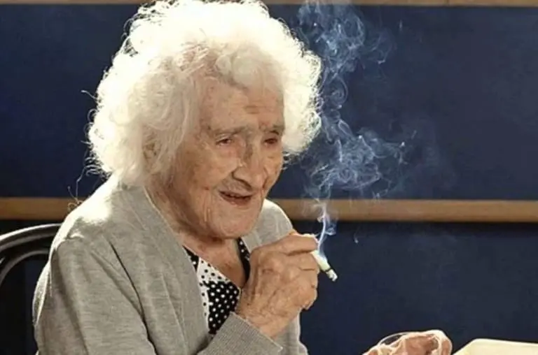 Chocolate, vinho e cigarro - O segredo para viver 122 anos?