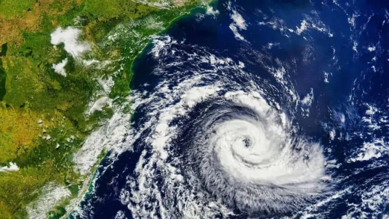Ciclone subtropical coloca 9 estados em alerta no Brasil