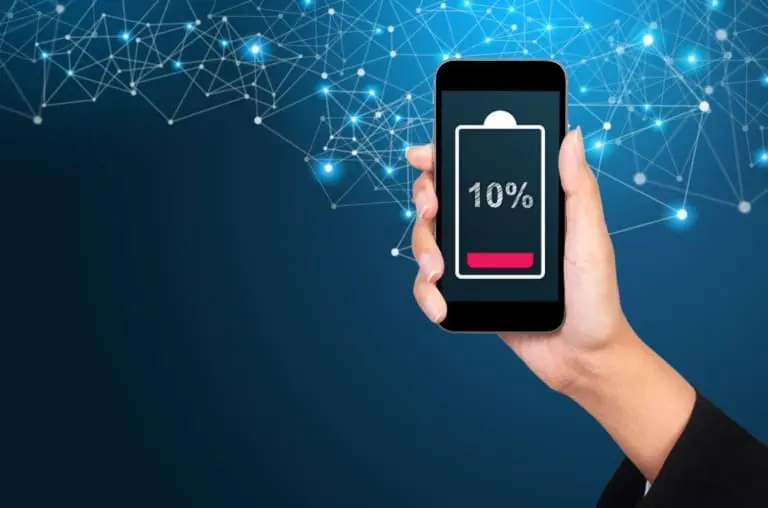 Com que porcentagem de bateria você deve carregar o celular?
