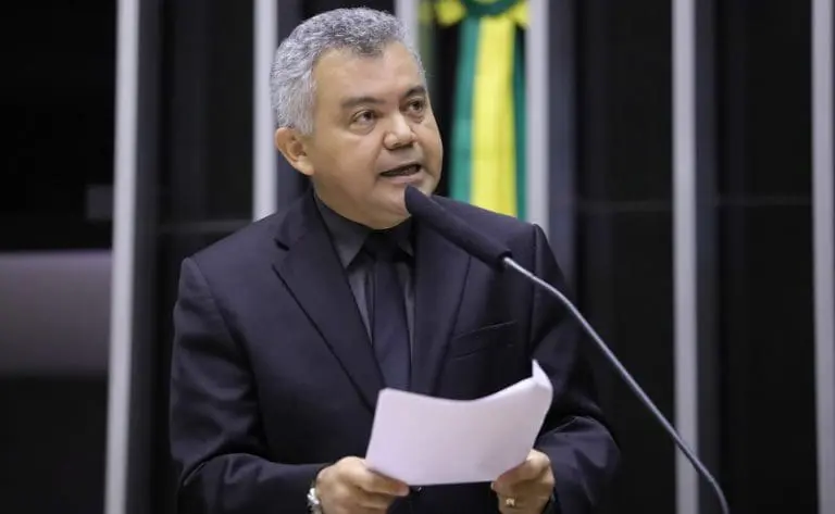 Comissão aprova proposta que isenta autistas de multa por perturbação do sossego em condomínios