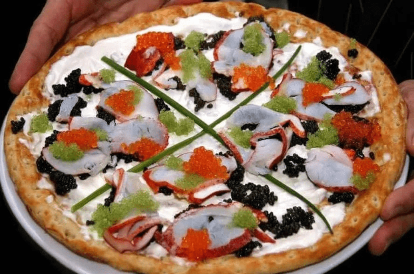 Conheça a pizza que custa R$60 mil e é a mais cara do mundo. Teria coragem de pedir?