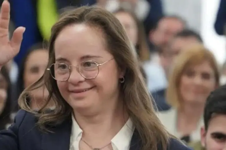 Conheça Mar Galcerán, a primeira deputada com síndrome de Down na Europa