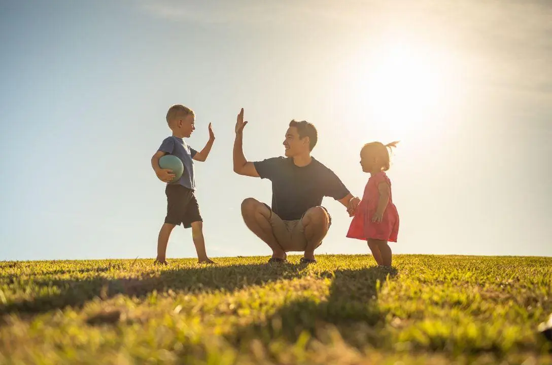Criar uma filha pode custar quase o dobro de criar um filho