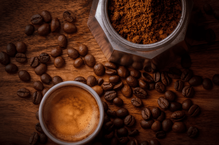 Da Etiópia às suas mãos, descubra como o café se transformou em uma paixão global