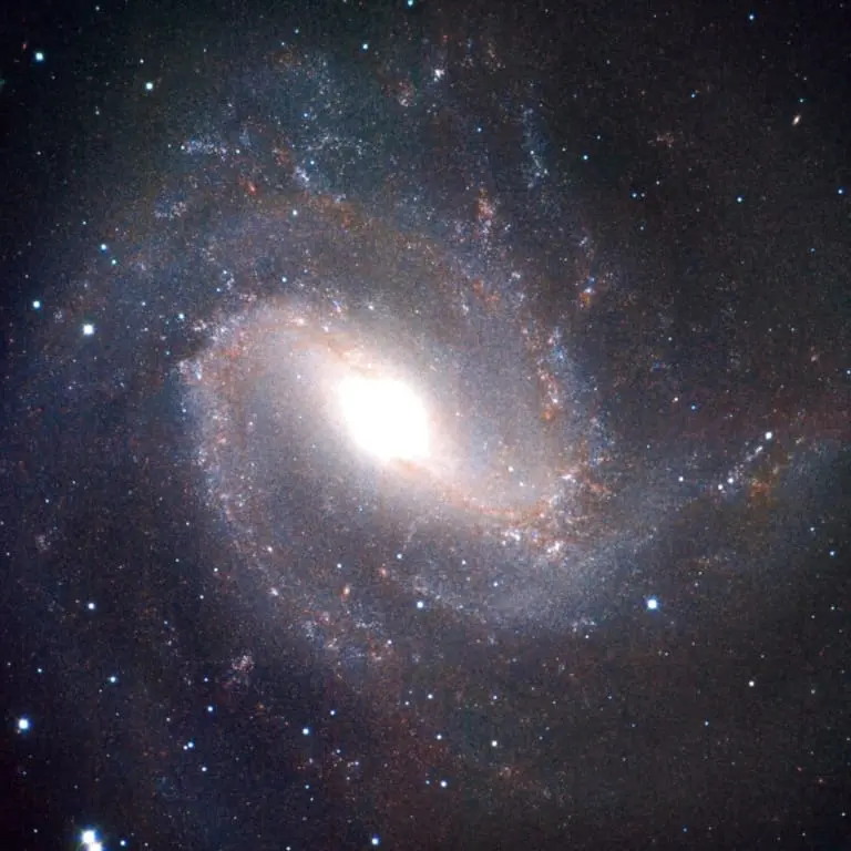 Descoberta Científica Revela a Raridade das Galáxias em Espiral, Contrariando Percepções Comuns