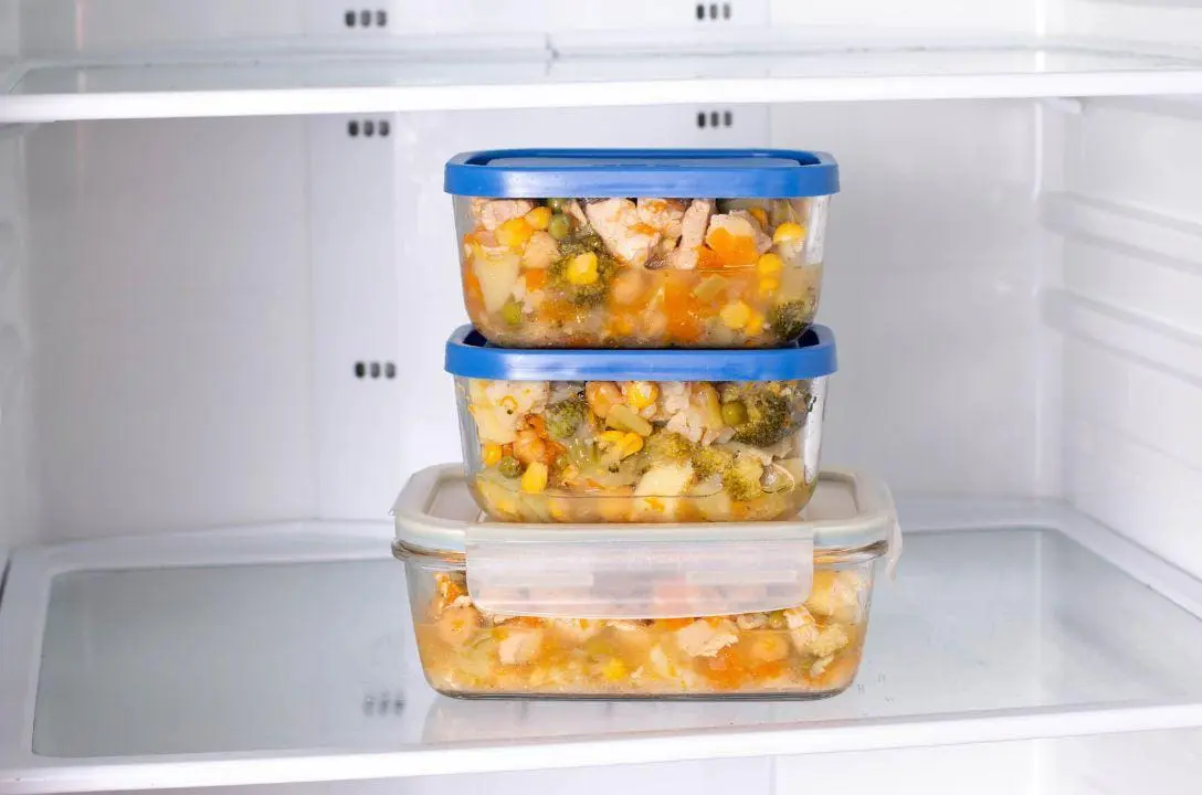 Descubra os perigos de deixar alimentos fora da geladeira