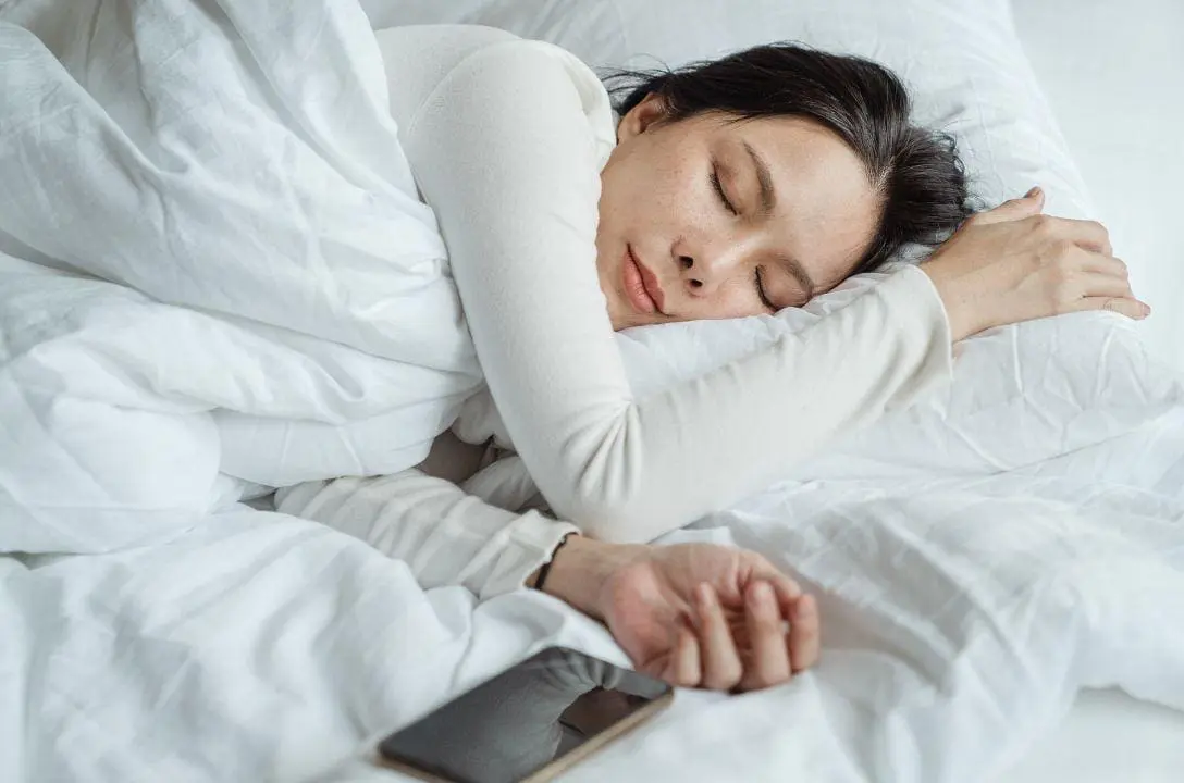 Dormir demais pode fazer mal. Descubra qual o impacto no seu corpo