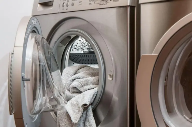 Entenda como lavar roupa na máquina para aumentar a vida útil e economizar tempo e dinheiro