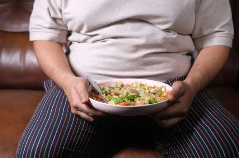 Entenda por que comer pouco nem sempre ajuda no emagrecimento