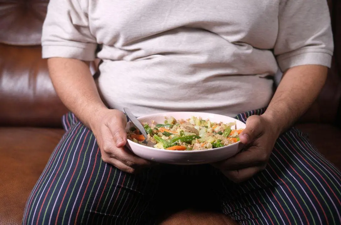 Entenda por que comer pouco nem sempre ajuda no emagrecimento