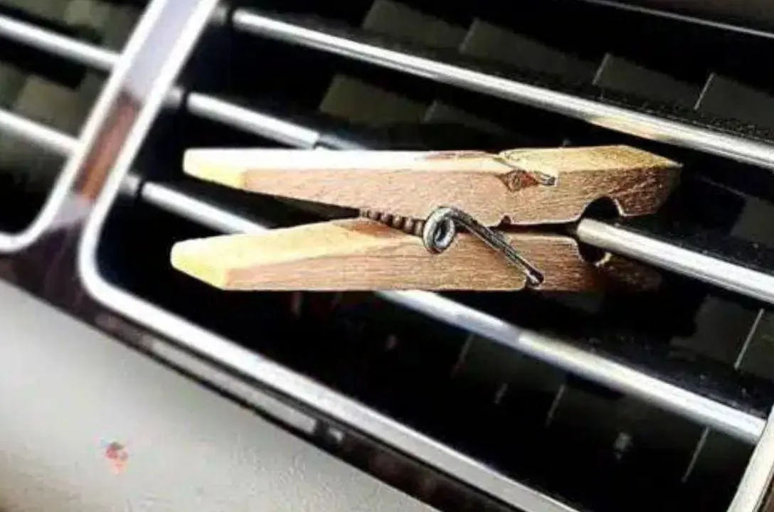 Entenda por que tantas pessoas estão colocando prendedores de roupa em seus carros