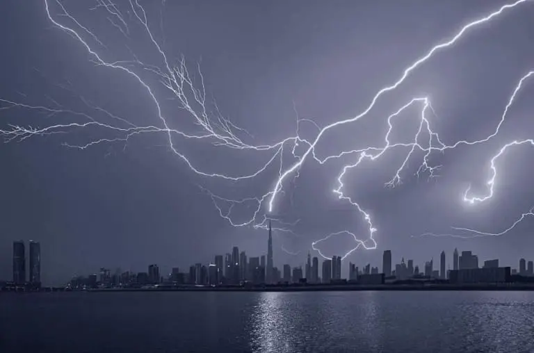 Entenda quais os fatores que causaram a enchente recorde em Dubai