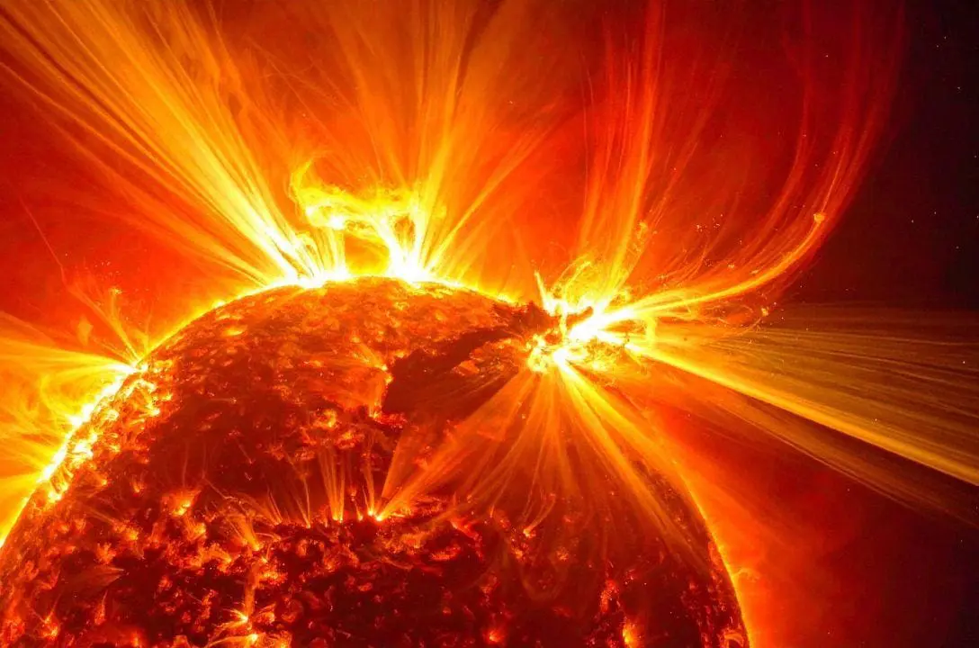 Erupção solar X8.1 atinge a Terra de raspão e acende alerta