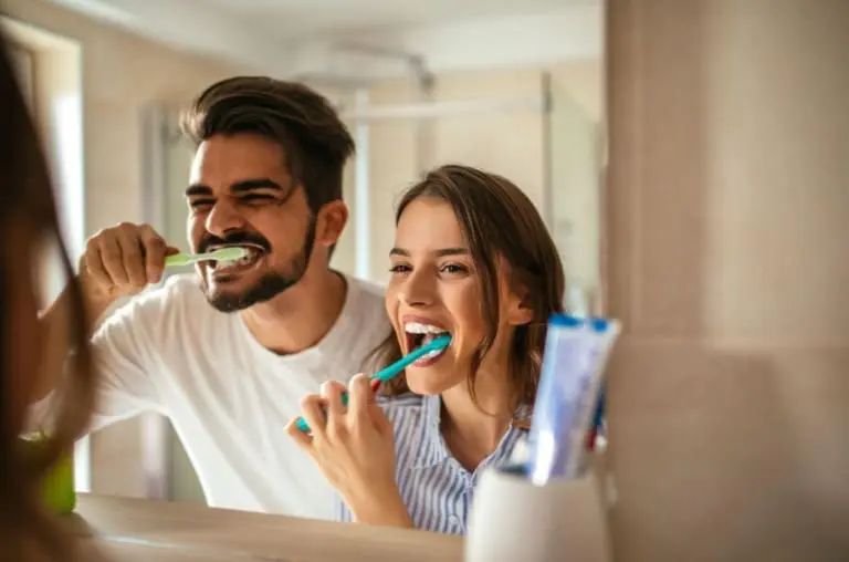 Escovar os dentes antes ou após o café da manhã? Qual a melhor opção?