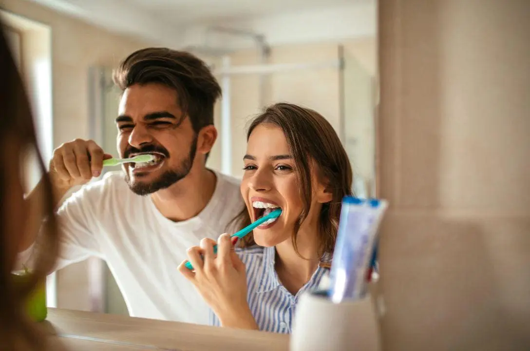 Escovar os dentes antes ou após o café da manhã? Qual a melhor opção?