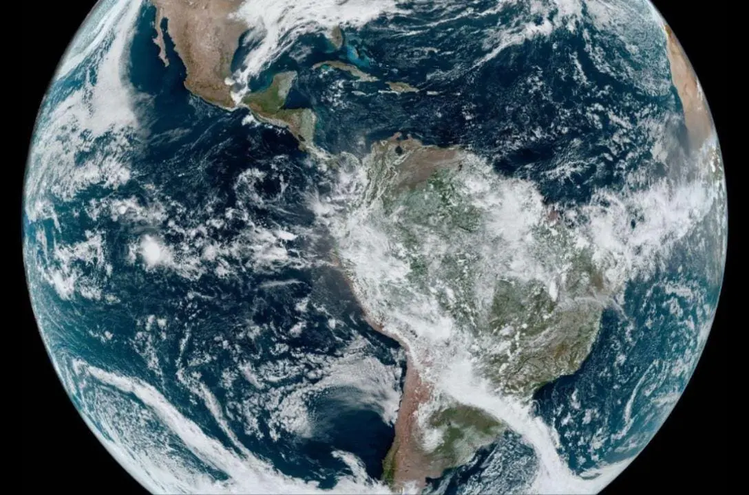 Essa foto da Terra foi tirada há menos de uma hora