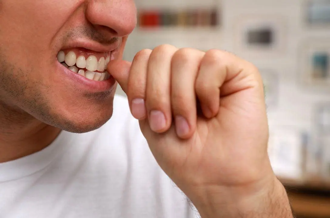 Esta é a melhor forma de parar de roer unhas e evitar danos à sua saúde, como a paroníquia