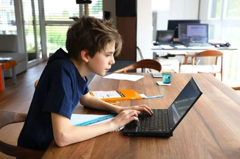 Estudar pro Enem com IA? Descubra como o ChatGPT pode ajudar