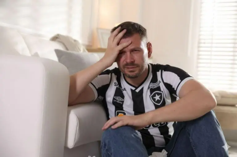 Estudo diz que homens sofrem mais com futebol do que por amor