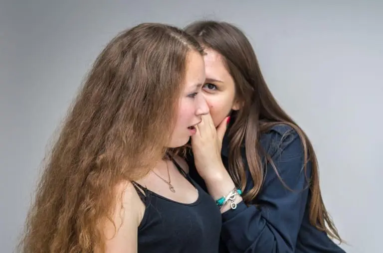 Fofocar pode ser mais útil e saudável do que você imagina
