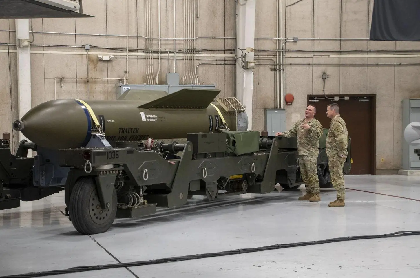 GBU-57, bomba americana capaz de atingir usina em bunker do Irã