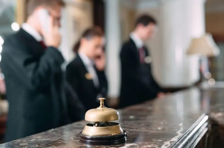 Hóteis terão novas regras para check-in e check-out de hóspedes