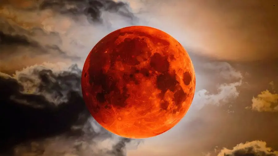 O termo “Lua de Sangue” é um nome popular dado ao eclipse lunar total