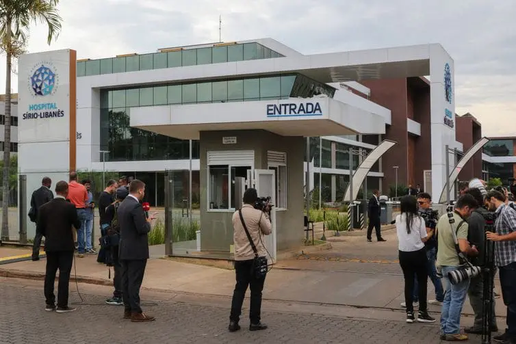 Lula passa por cirurgia em São Paulo para drenagem de hematoma