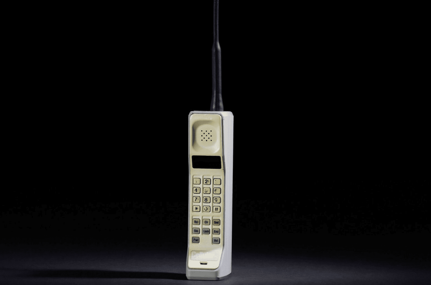 Luxo e tecnologia: O desenvolvimento do primeiro celular da história