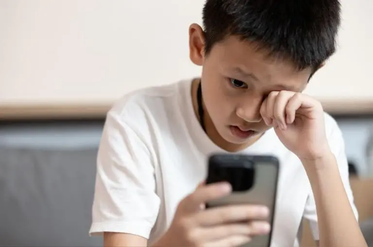 Menores de 16 anos Offline - Já imaginou se o Brasil proibisse redes sociais para menores de 16 anos?