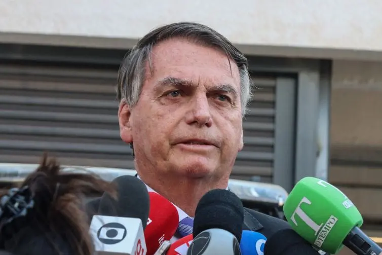 Moraes autoriza Bolsonaro a ir ao velório da mãe do presidente do PL