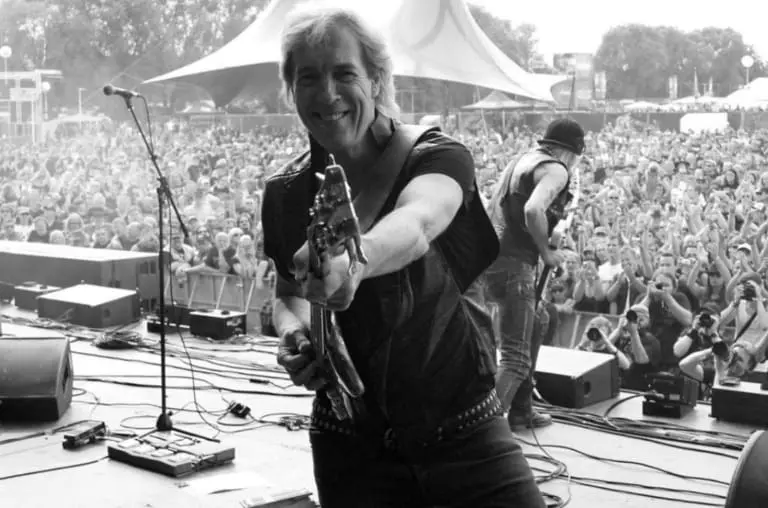 Morre Francis Buchholz, baixista da era clássica do Scorpions