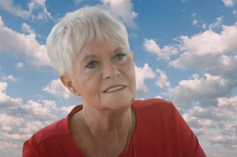 Mulher revive após 11 minutos de morte clínica e diz ter voltado com ‘mensagem de Deus’