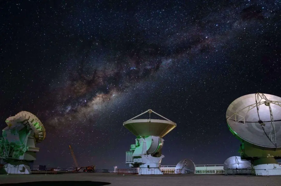 Neve no deserto? O maior telescópio do mundo travou