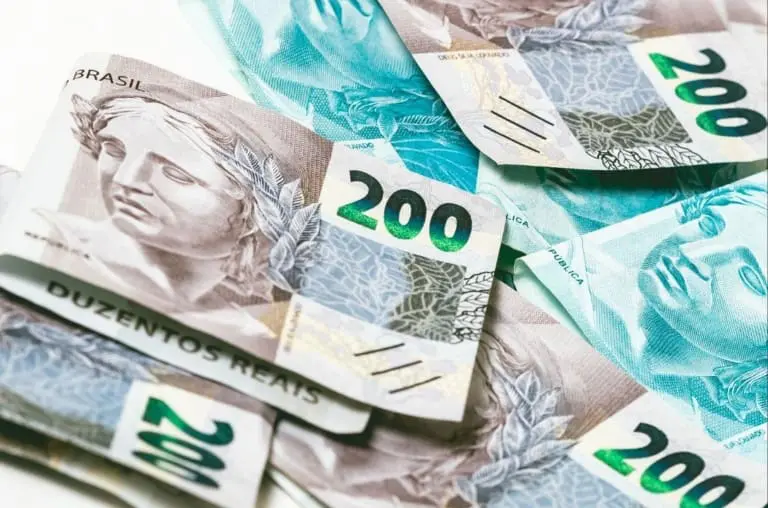 Nunca vi, eu só ouço falar. A nota de 200 reais ainda existe no brasil?
