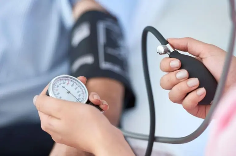O que acontece com seu corpo quando sua pressão arterial está alta e como se proteger