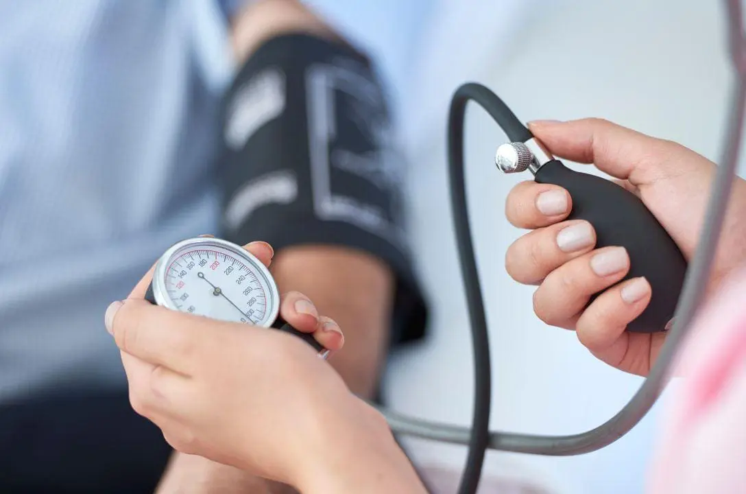 O que acontece com seu corpo quando sua pressão arterial está alta e como se proteger