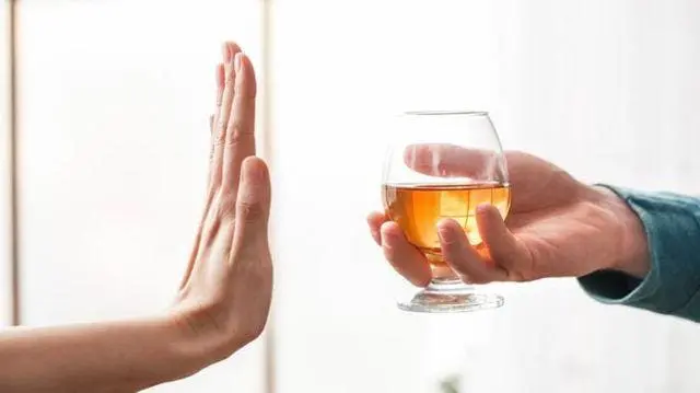 O que acontece com seu fígado quando você para de beber álcool
