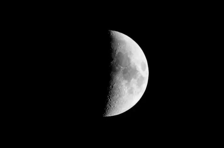 O que tem no lado escuro da lua? Missão da china recolheu as primeiras amostras