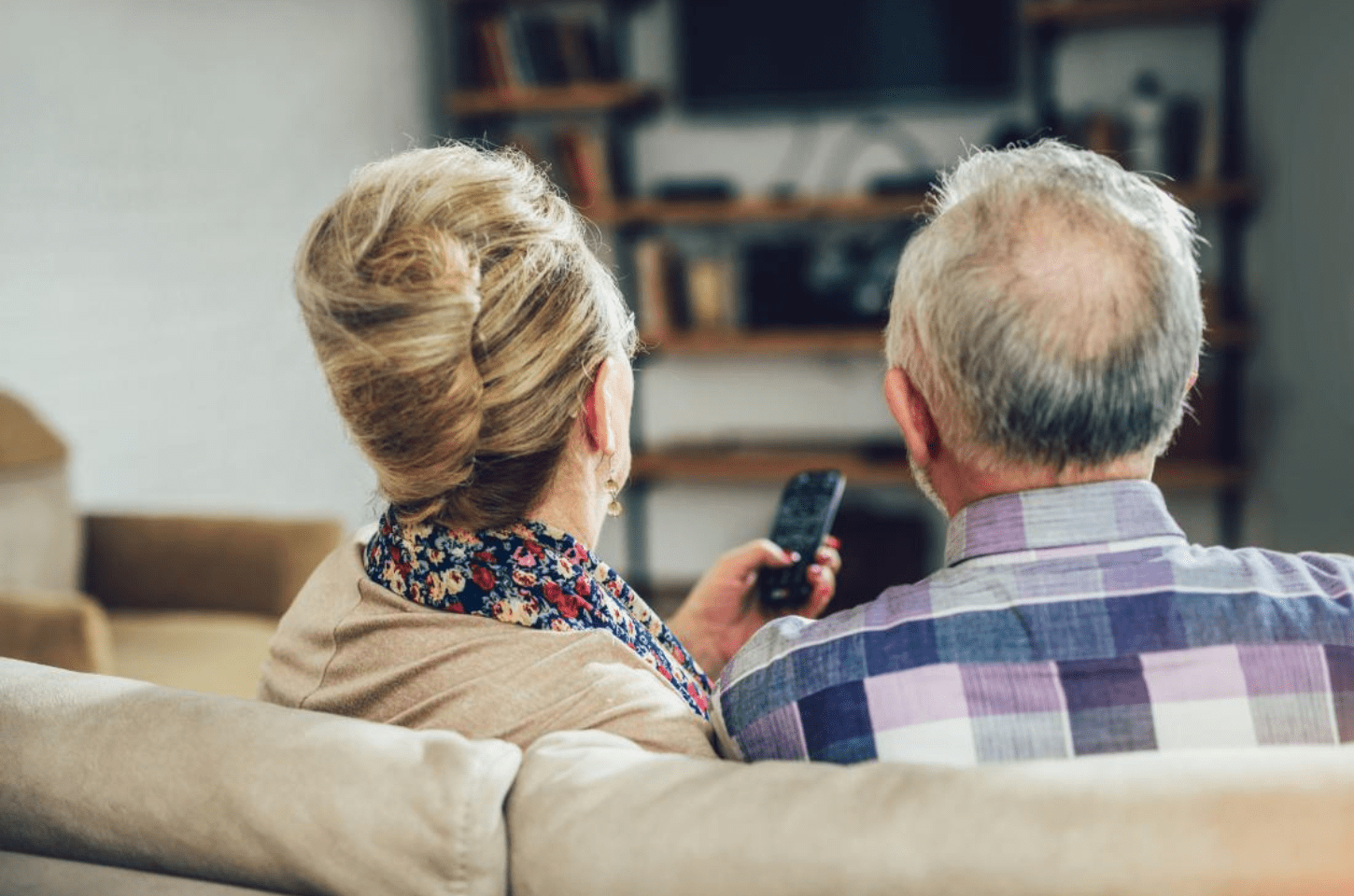 Os Idosos Estão Abandonando a TV por Algo Mais Moderno?