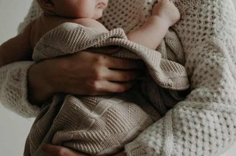 Pais perdem em média 44 dias de sono no 1º ano do bebê