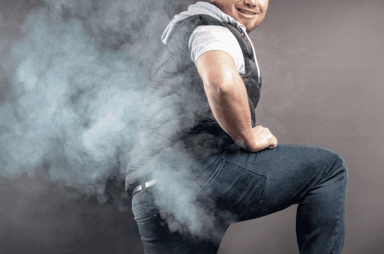 Por que alguns peidos fedem tanto? Entenda a ciência por trás das flatulências