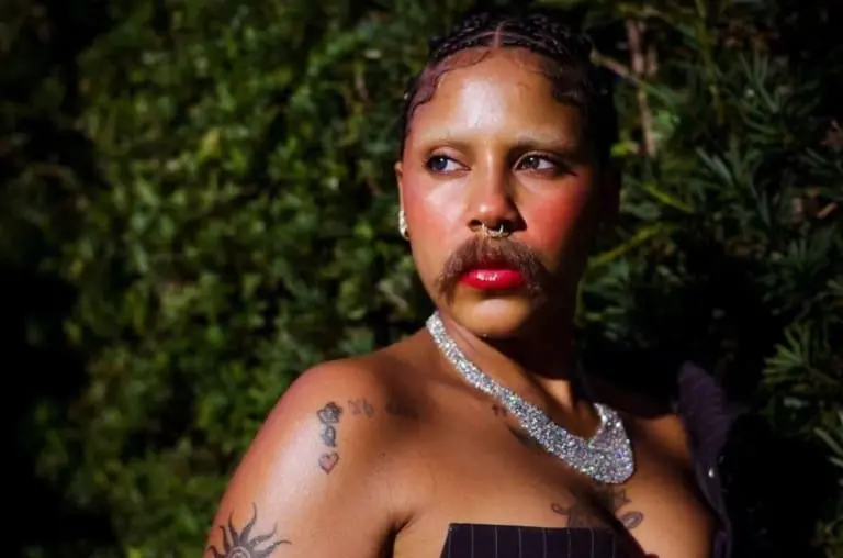 Por que cada vez mais mulheres estão deixando o bigode?